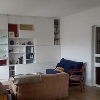 Bibliotheque et portes coulissantes laquées blanc