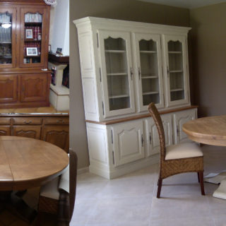 Salle à manger en chêne relookée. Blanchiment des dessus et laque écrue et patine usée des corps après décapage